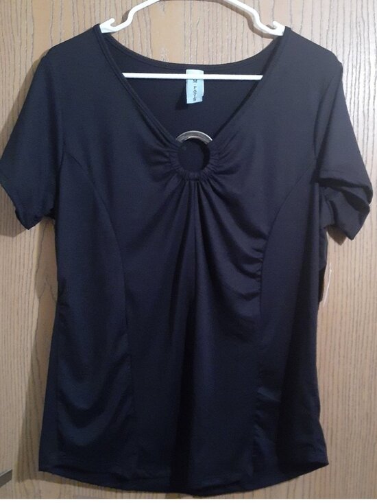 Tops - Nwt never worn womens v neck ring black top